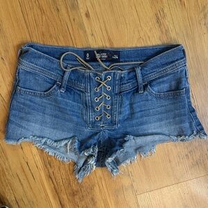 Hollister Short Short Low Rise Sz 0 (26”)